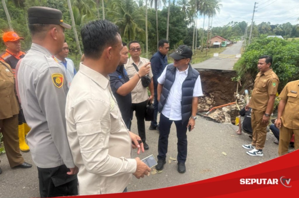 Bupati Empat Lawang Tinjau Langsung Keadaan Jalan Penghubung Yang Amblas Diterpa&nbsp;Hujan
