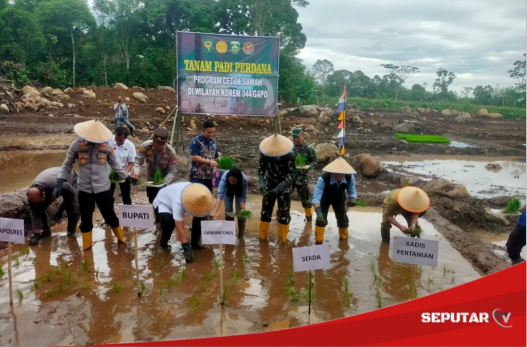 Dukung Ketahanan Pangan Nasional,Pemkab Empat Lawang Dan Korem 044 /GAPO Buka 11 Hektar Sawah&nbsp;Baru