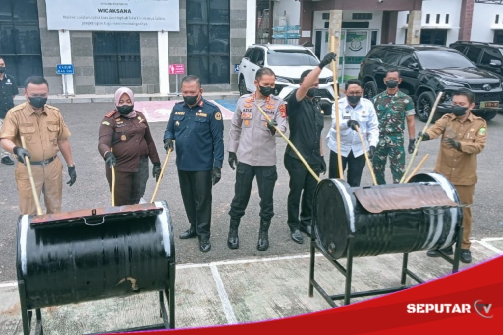 Bupati Empat Lawang Lakukan Pemusnahan Barang Bukti di Kejari Empat&nbsp;Lawang
