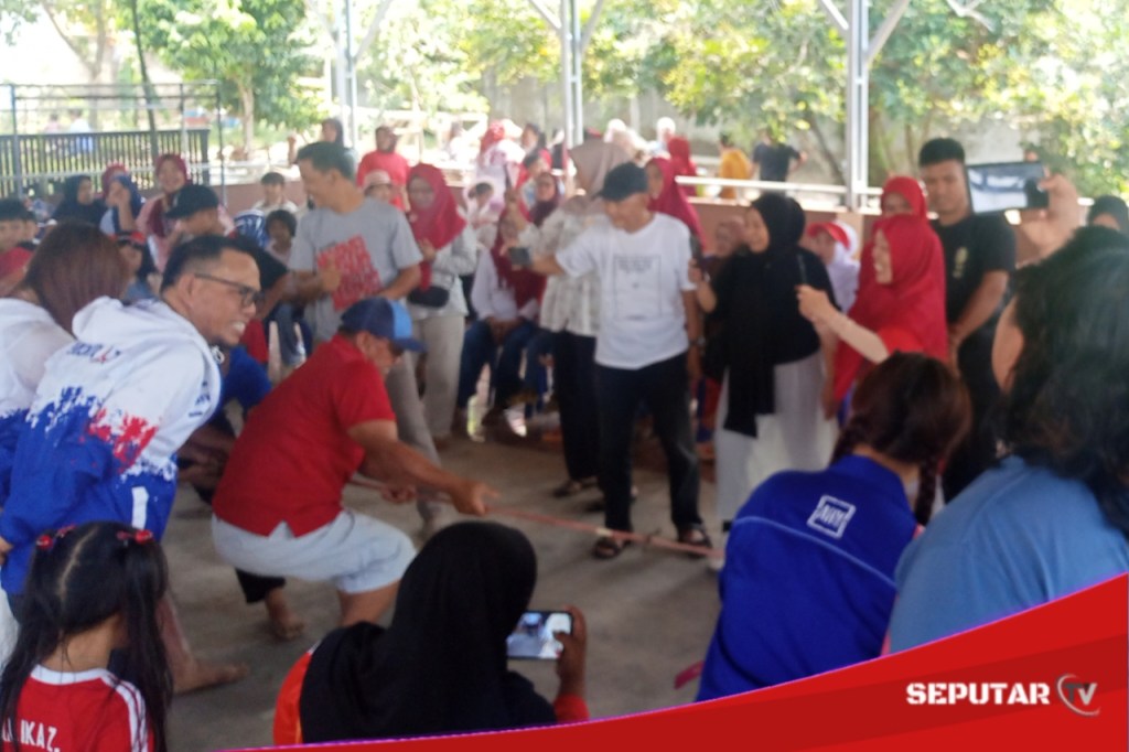 HUT Partai Demokrat dan HUT RI Ke-81 Ramai Antusias Ratusan Warga, Hidayat Muhammad & Istri Borong Semua Dagangan Sekitar Dan Dibagikan Gratis Untuk Semua&nbsp;Warga